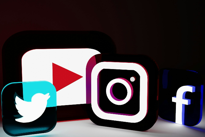 un grupo de logotipos de distintas redes sociales